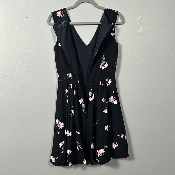 French Connection A- Line V- Neck Midi Floral Dress size 0 - Picture 10 of 11